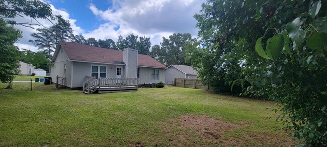 Building Photo - 912 Hollydale Ln