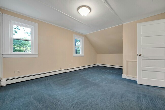 Building Photo - 288 S Van Dien Ave