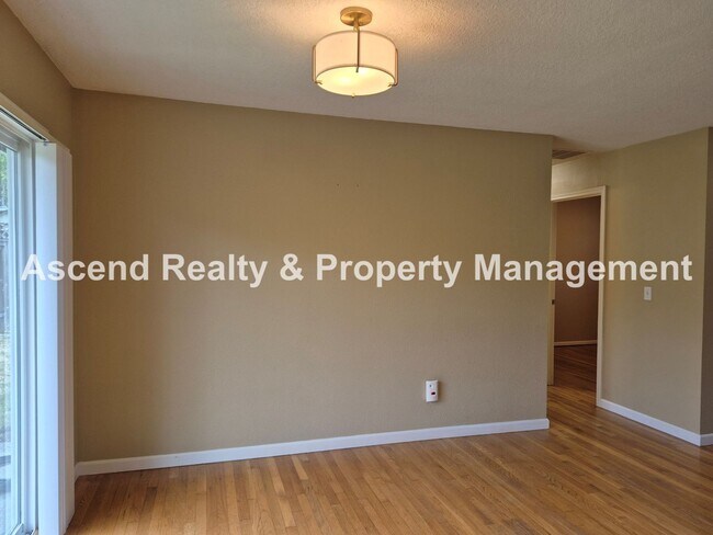 Building Photo - Available Now Prime Terra Linda Location One Level Home Large Fenced Yard & Attached Garage Walk ...