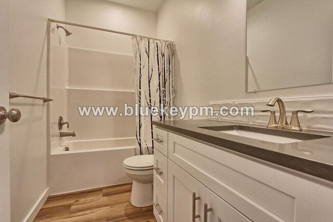 Building Photo - 3 Bed, 2 Bath Home in Woodland with Large Yard