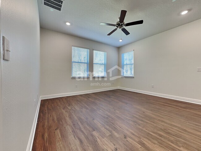 Building Photo - 6385 Emerald Hills Way