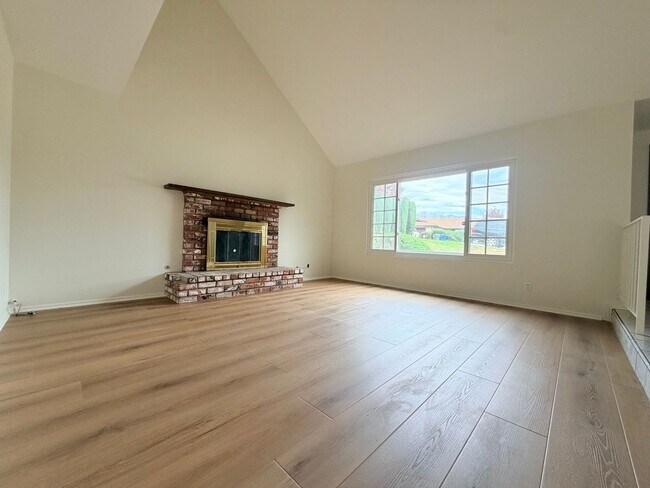 Building Photo - 412 Trent Ln