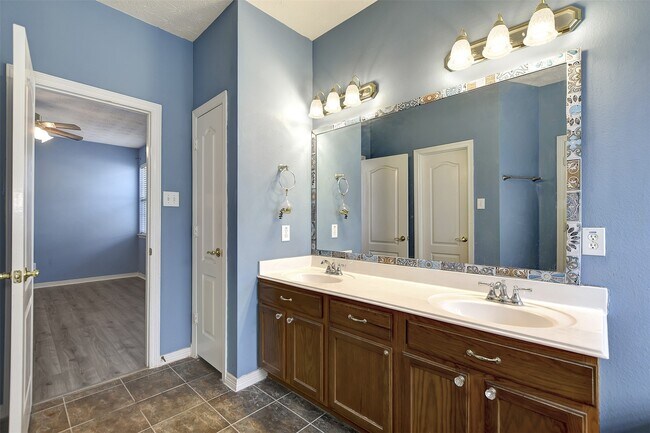 Building Photo - 2013 Lulach Ln