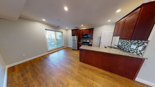 Building Photo - 27 Chestnut Ave