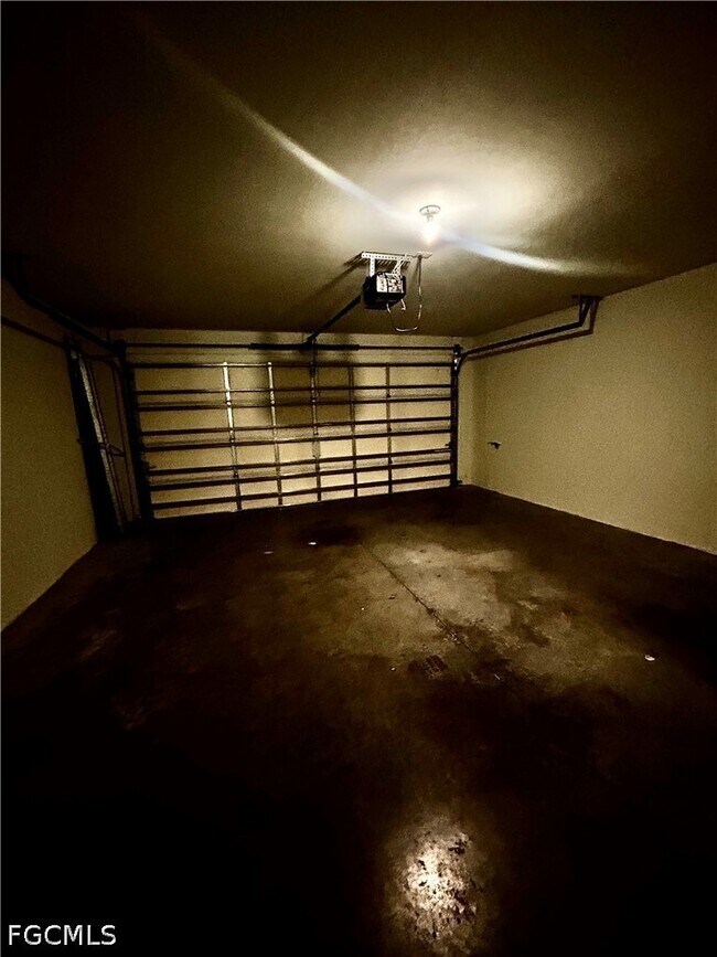 Building Photo - 12117 Palm Cove St