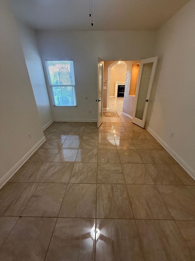 Building Photo - Elegant 3-Bedroom Home in Seven Oaks