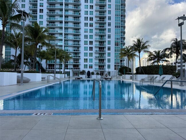 Building Photo - 951 Brickell Ave