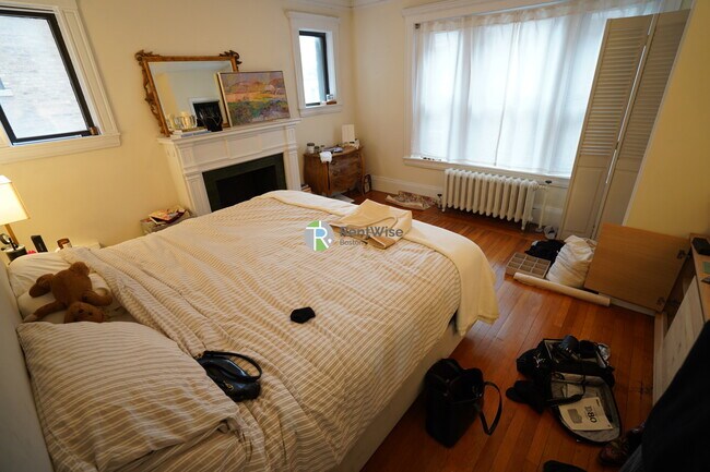 Building Photo - 452 Park Dr