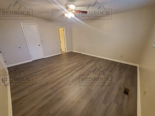 Building Photo - 3419 Mastin Lake Rd NE
