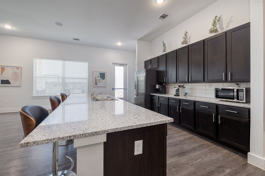 Building Photo - Moonlight Apartments