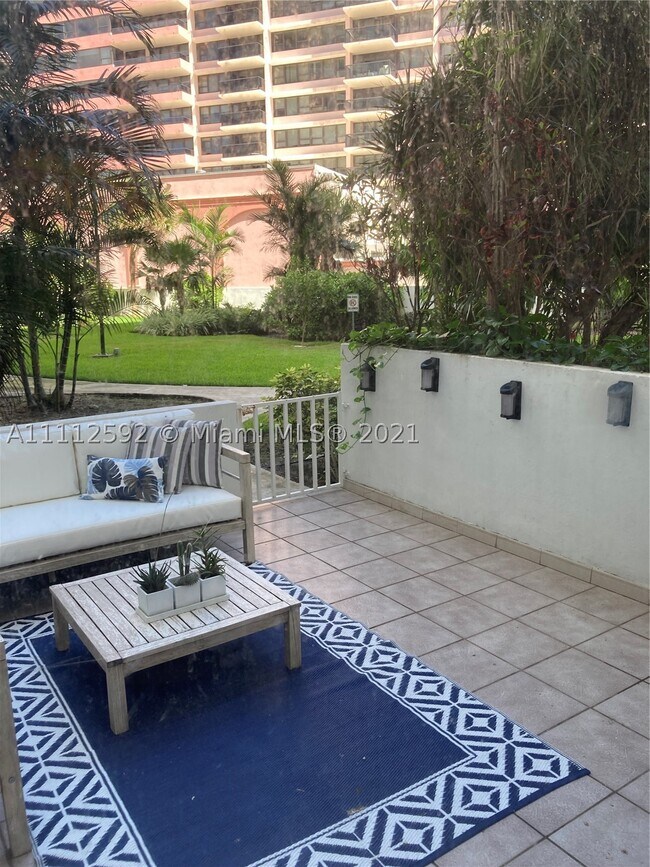 Building Photo - 5161 Collins Ave