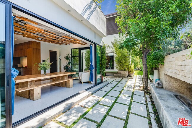 Building Photo - 4233 Shadyglade Ave