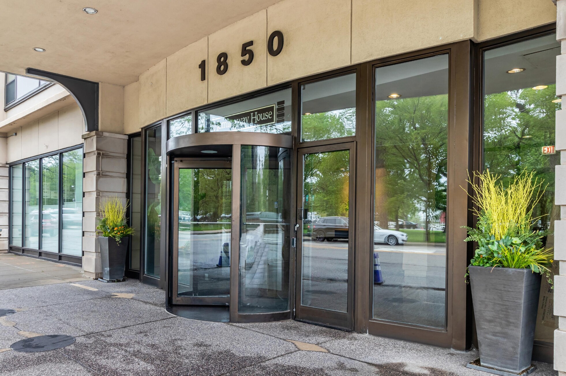 Building Photo - 1850 N Clark St