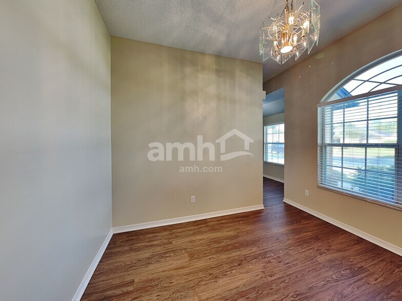 Building Photo - 1915 Breckenridge Blvd