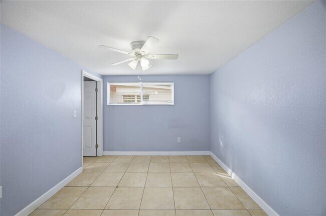 Building Photo - 1302 Morris Park