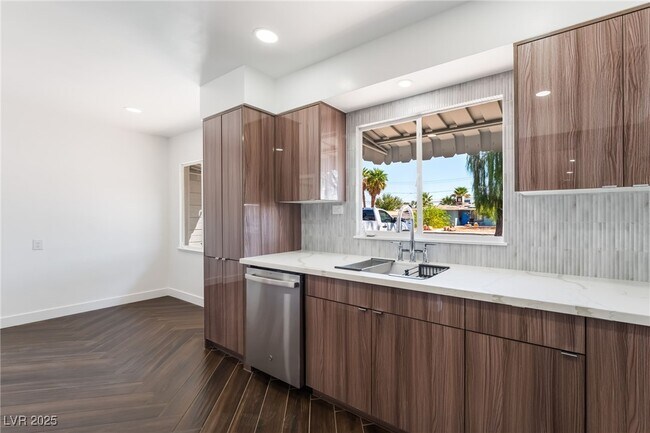 Building Photo - 569 Canosa Ave