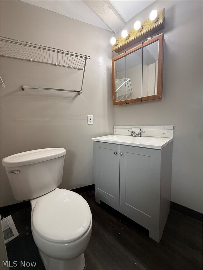 Building Photo - 6715 Theota Ave