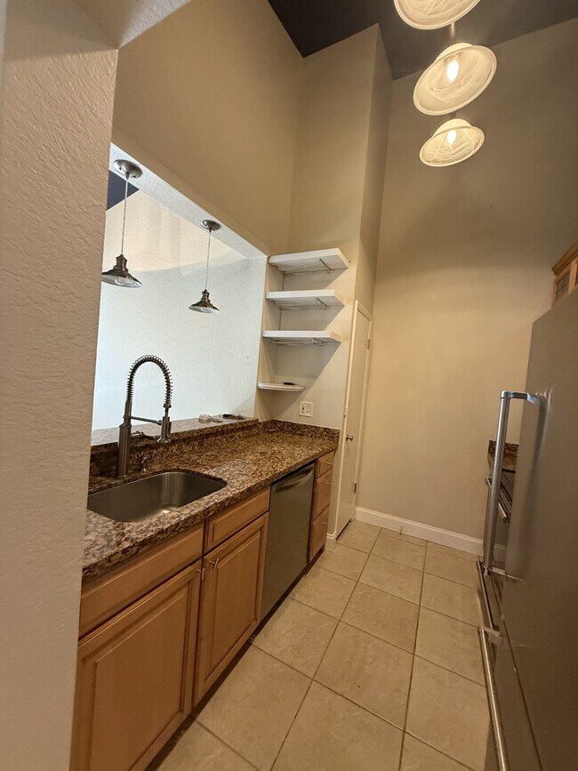 Building Photo - 2810 N Oakland Forest Dr