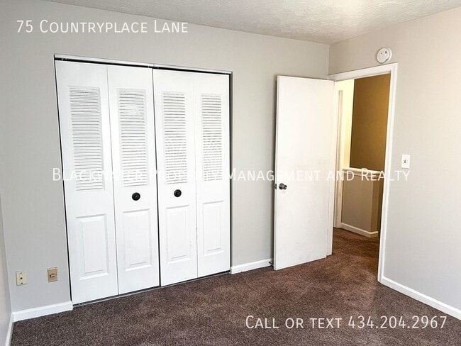 Building Photo - 2 Bedroom Townhome in Countryplace!