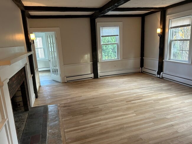 Building Photo - 44 Elm St