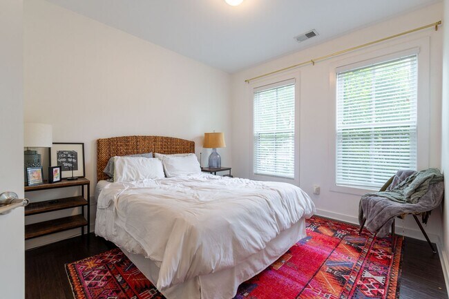 Building Photo - 3 bedroom Beauty in the Heart of Edgewood!