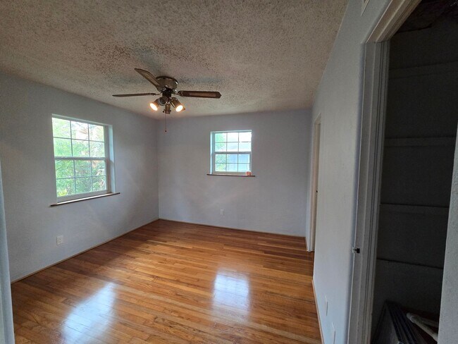 Building Photo - Updated 3-bedroom, 2-bath home