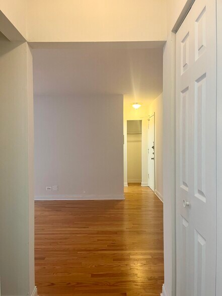 Building Photo - 3732 N Pine Grove Ave