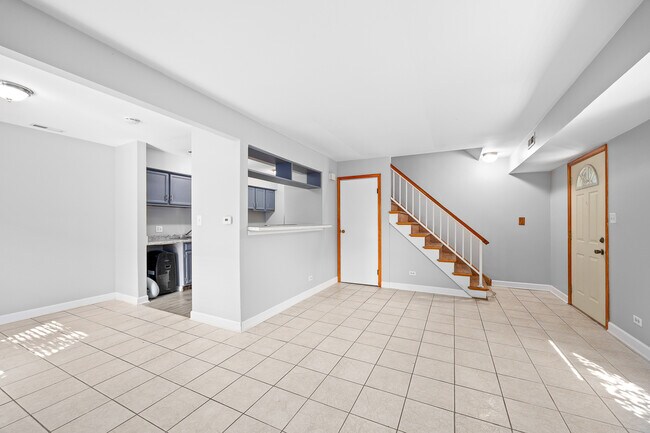 Building Photo - 1370 N Glen Cir