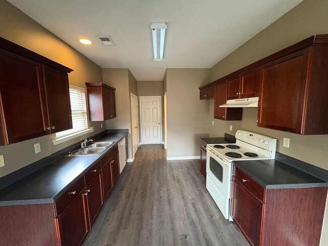 Building Photo - For rent