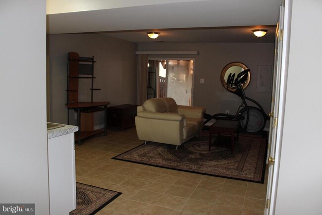 Building Photo - 14186 Hunters Run Way