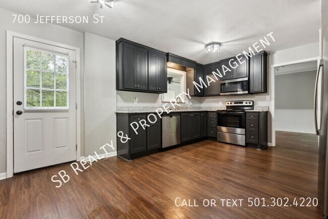 Building Photo - 700 Jefferson Dr