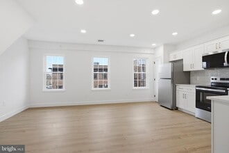 Building Photo - 100 W Front St