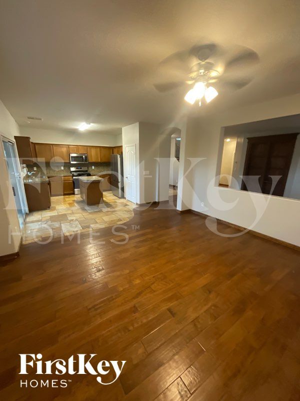 Building Photo - 1008 E Oceanwood Ave