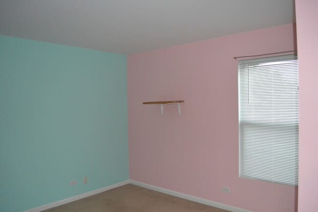 Building Photo - 406 Valentine Way