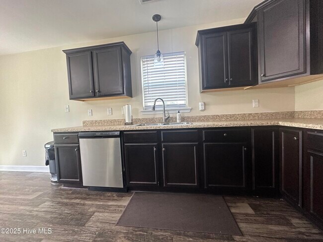 Building Photo - 202 Leeward Landing