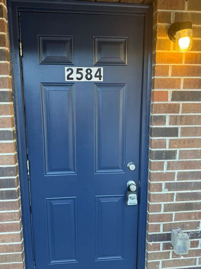 Building Photo - Remodeled & Upgraded Beautiful 2/1.5!! Apply for FREE!!!