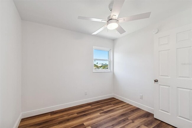 Building Photo - 14919 N Bayshore Dr