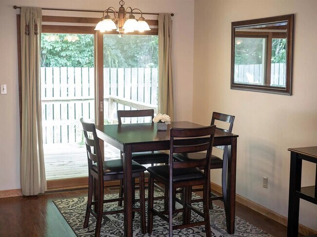 Building Photo - First month's rent FREE!  Three Bedroom Two Bathroom Home