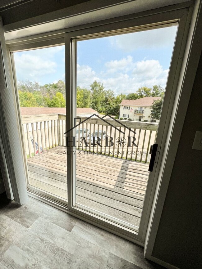 Building Photo - 2 Bedroom 1 Bath - Ask us about our specials!