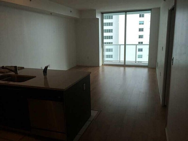 Building Photo - 1900 N Bayshore Dr