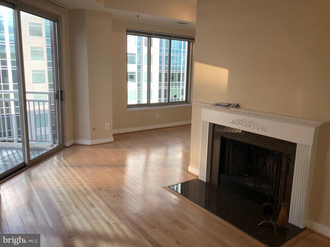 Building Photo - 7500 Woodmont Ave
