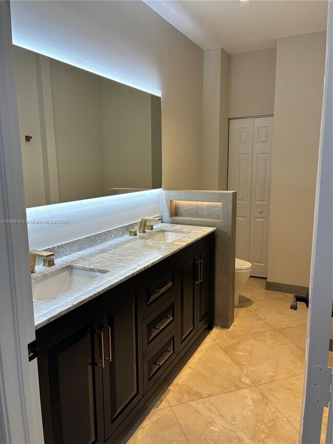 Building Photo - 384 Coconut Cir