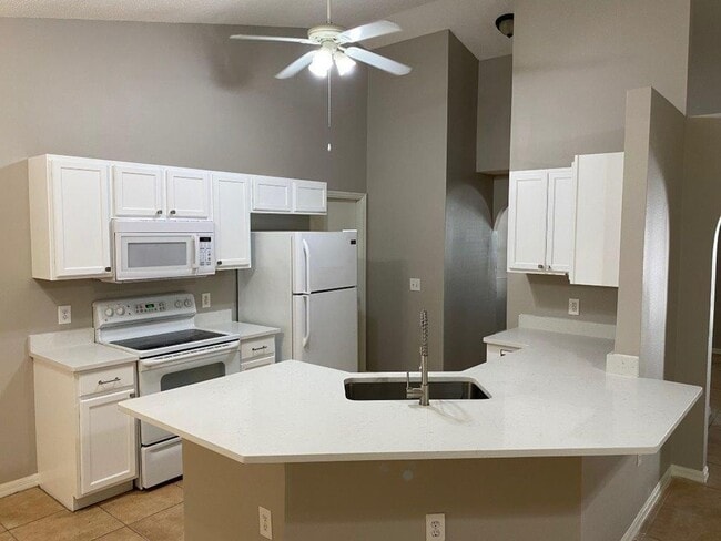 Building Photo - 1123 Breezy Knoll St