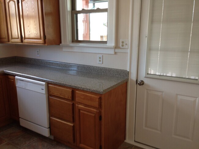 Building Photo - 218 N 12th Ave