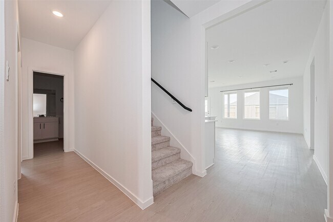 Building Photo - 26615 Coast Redwood Dr