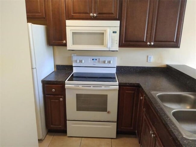 Building Photo - 17102 Glenmoor Dr