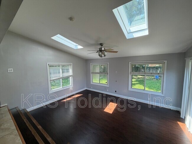 Building Photo - 4508 Regent Dr