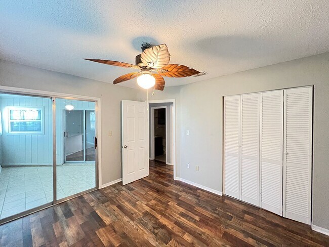 Building Photo - Charming 2-Bedroom, 2-Bathroom Home in a Tranquil Leesburg Community with Open Garage and Versati...