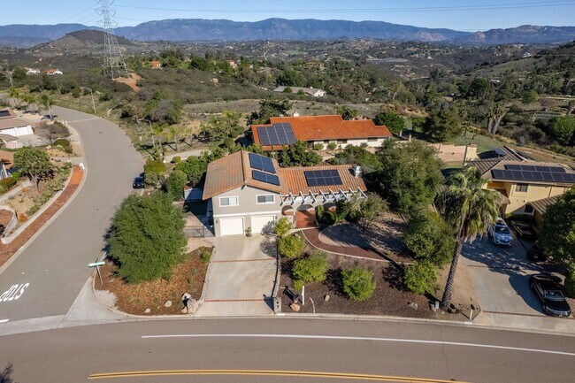 Building Photo - 11000 Meadow Glen Way E