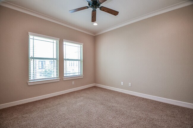 Building Photo - 5615 Kiam St